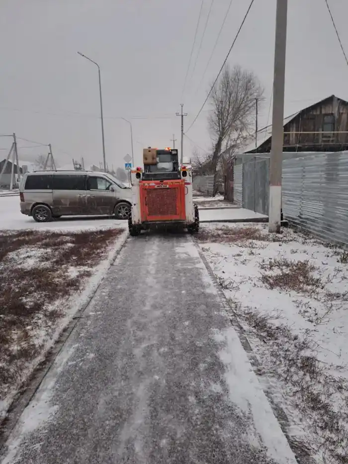 Уборка снега в Астане более тысячи единиц спецтехники и три тысячи дорожных рабочих {city2}
