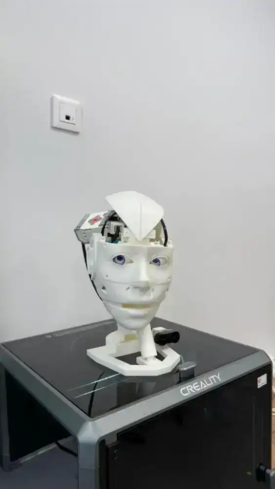 Ученики «Келешек мектебі» строят мосты понимания с помощью робота-помощника для инклюзии {city2}