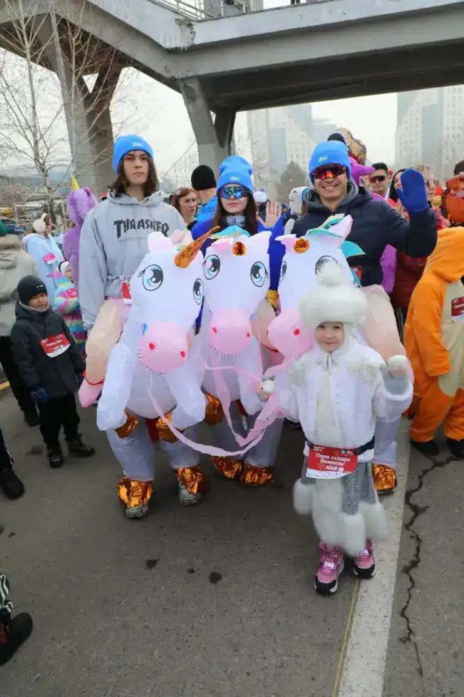 Инклюзивный семейный забег в Алматы: новогодние традиции и поддержка детей с особыми потребностями {city2}