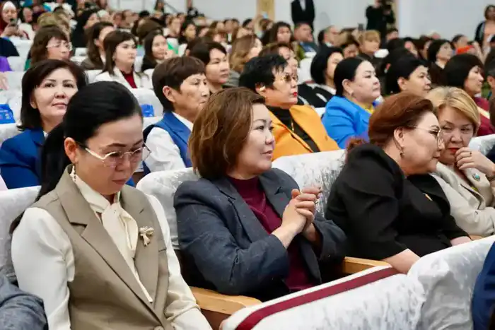 Сельские женщины: движущая сила, объединяющая сердца и экономику на республиканском форуме в Акколе {city2}