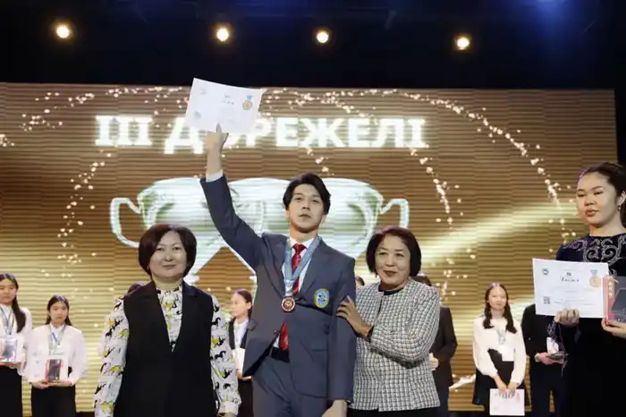 Школы Алматинской области: цветы знаний расцветают! {city2}