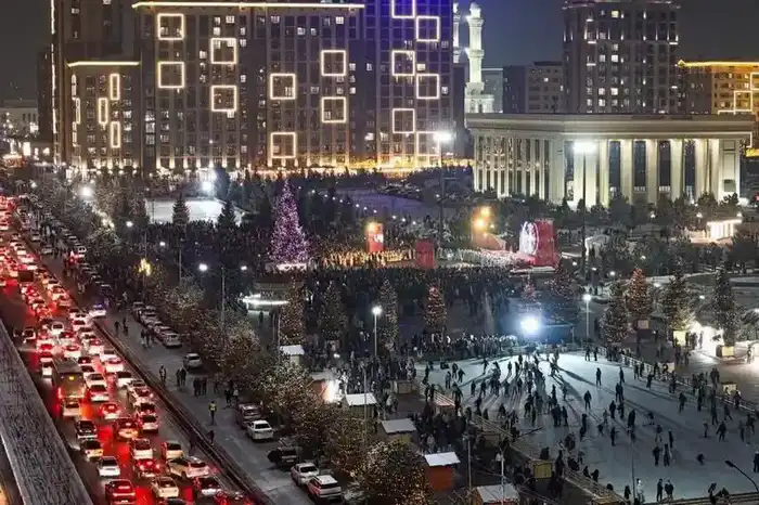 В Шымкенте зажгли огни главной новогодней ёлки города (3)
