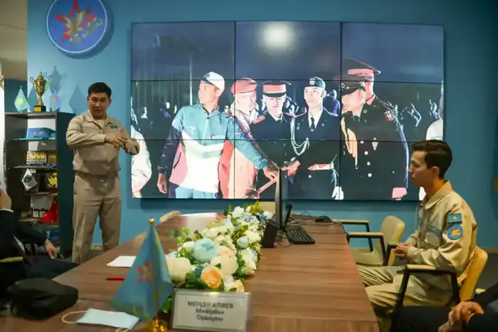 В Астане сенаторы ознакомились военно-патриотической работой в Вооруженных силах (2)