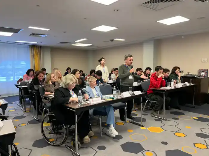 Обсуждение доступности для людей с инвалидностью на международном семинаре в Астане {city2}