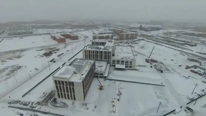 В Косшы завершается строительство поликлиники на 1000 посещений в сутки с открытием в январе 2026 года {city2}