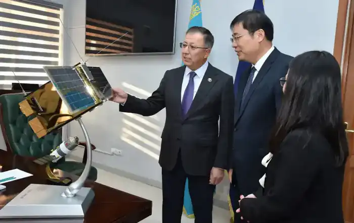 Совместный казахстанско-китайский наноспутник успешно выведен на орбиту {city2}