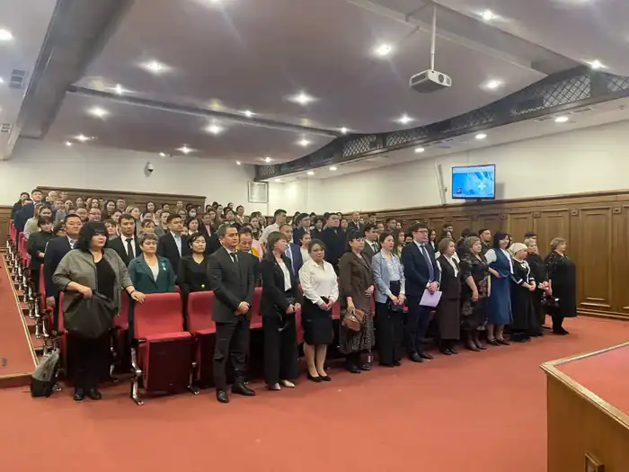 В КАЗАХСТАНЕ ПОЧТИЛИ ПАМЯТЬ ПОГИБШИХ ФЕЛЬДШЕРОВ СКОРОЙ ПОМОЩИ И НАГРАДИЛИ ЛУЧШИХ СПЕЦИАЛИСТОВ (3)