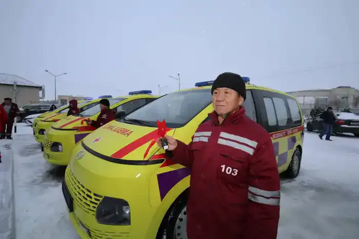 Городу Жанаозен передали 5 новых машин скорой помощи (7)