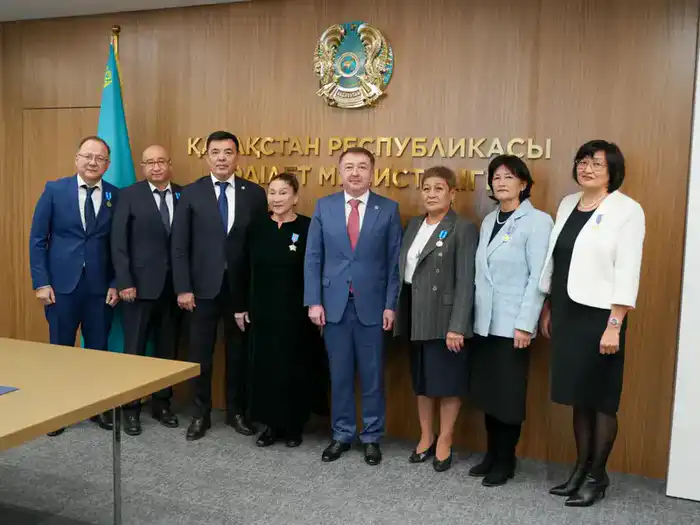 Министр юстиции Ерлан Сарсембаев в честь Дня адвокатуры наградил представителей адвокатского сообщества (9)