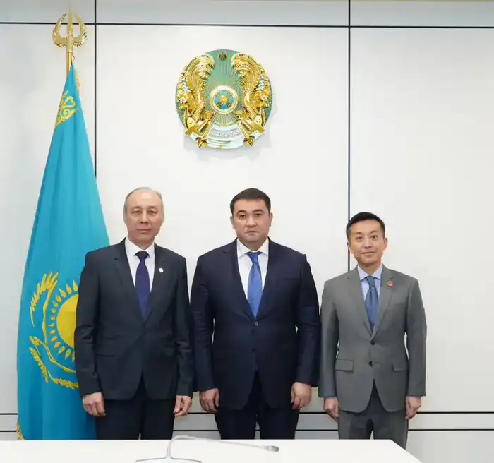 Встреча Нуралхана Кушерова и Мурат Байсына: обсуждение инвестиционных инициатив и экономического развития Туркестанской области {city2}