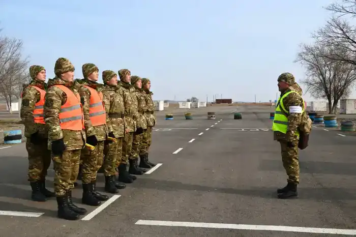 Научение на военном фронте: солдаты осваивают искусство механики и драйва {city2}