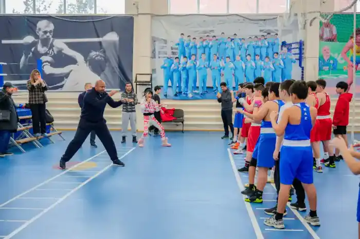 Мастер-класс Роя Джонса для юных боксеров в Астане {city2}