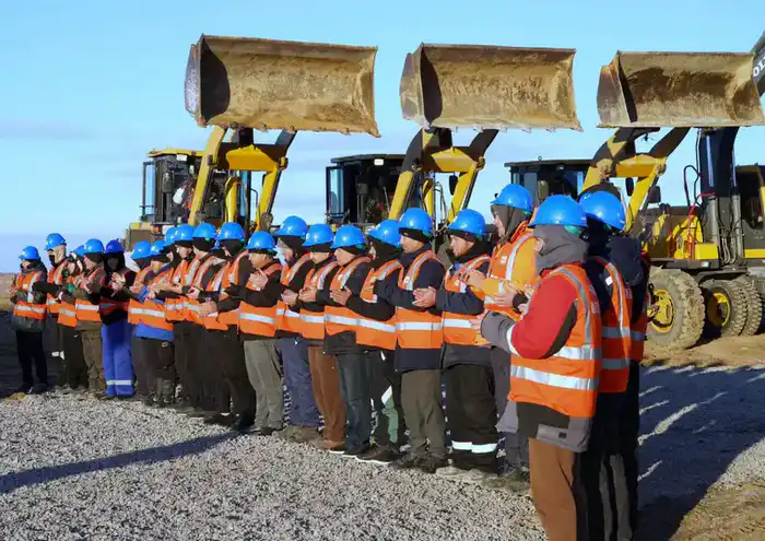 В ТУРКЕСТАНСКОЙ ОБЛАСТИ НАЧАЛОСЬ СТРОИТЕЛЬСТВО СОЛНЕЧНОЙ ЭЛЕКТРОСТАНЦИИ МОЩНОСТЬЮ 300 МВТ (2)