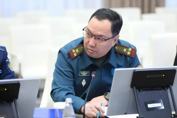 Асхат Шахаров подчеркивает важность слаженной работы служб в условиях неблагоприятной погоды в Актюбинской области {city2}