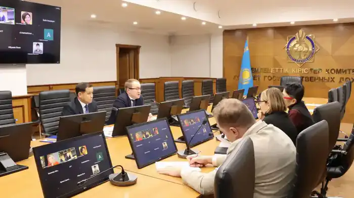 Обсуждение внедрения мобильных групп и цифровых инструментов таможенного контроля на круглом столе {city2}