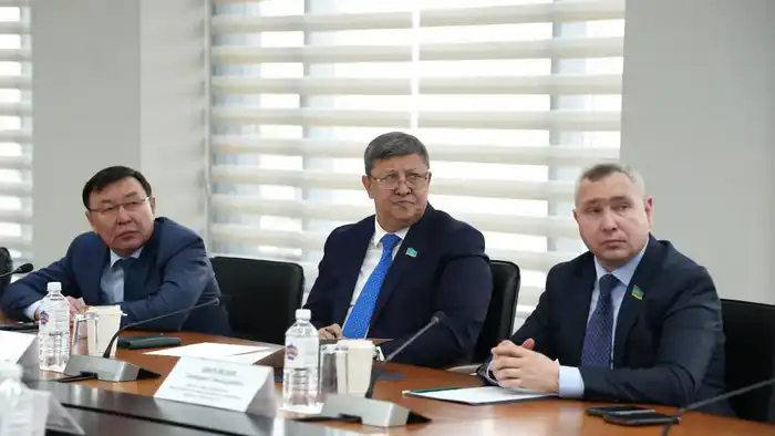 На страже спокойствия: Вице-министр МЧС и сенаторы объединяют усилия для предотвращения чрезвычайных ситуаций {city2}