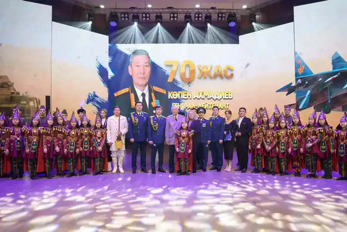 В Астане ветерана Сил воздушной обороны Копена Ахмадиева поздравили с юбилеем (9)