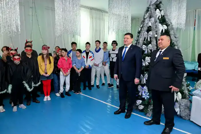 Аким области в преддверии Нового года посетил специальные школы-интернаты и Центр поддержки детей (5)