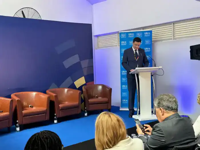 Обсуждение социальных и экологических последствий высыхания водоемов на сайд-ивенте Ассамблеи ООН по окружающей среде {city2}