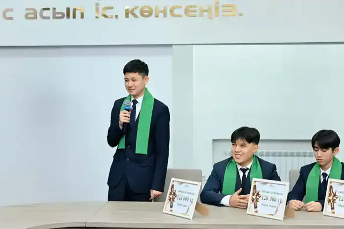 Аким области встретился с одаренными школьниками региона (5)