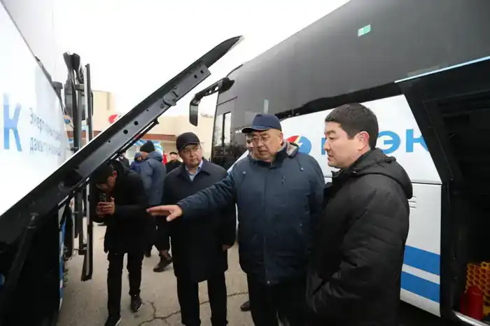 В Актау предприятию MAЭK вручили 20 автобусов (8)
