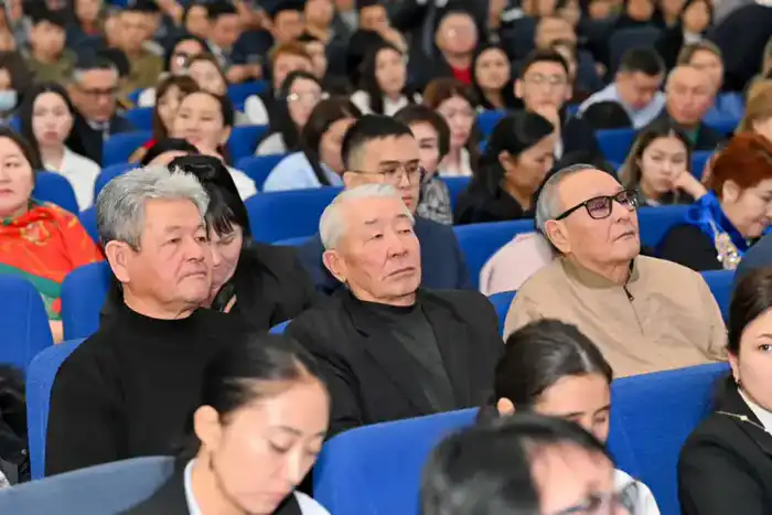 Аким области встретился с жителями города Семей (10)