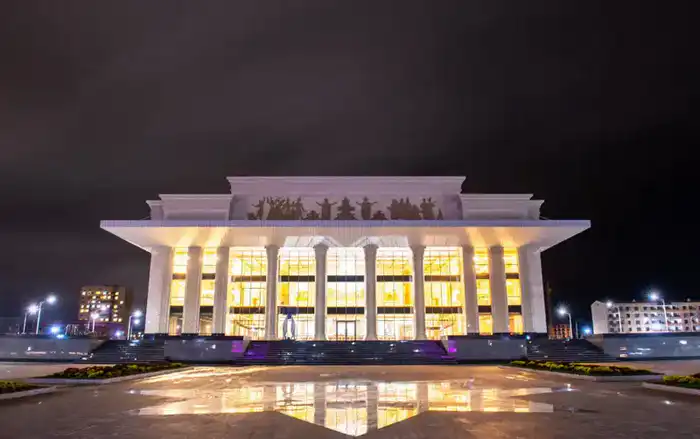 В области Жетісу драматическому театру им. Б. Римовой присвоен академический статус (8)