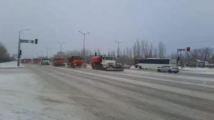 Более 1 300 единиц спецтехники задействованы в снегоуборке в Астане (4)