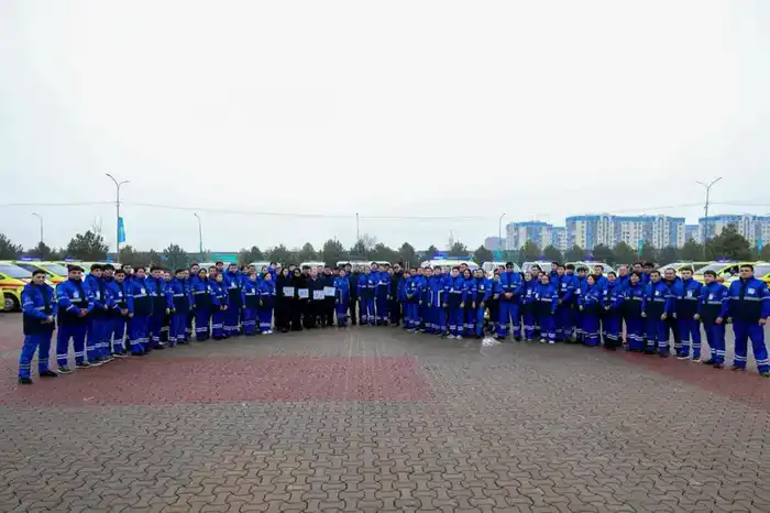 Улучшение качества экстренной медицинской помощи в Шымкенте: передача 30 новых санитарных автомобилей {city2}