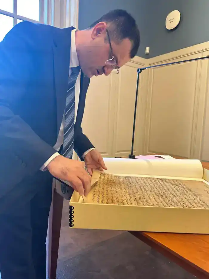 Казахстанские ученые открывают страницы истории: путешествие в мир древних рукописей Гарварда {city2}