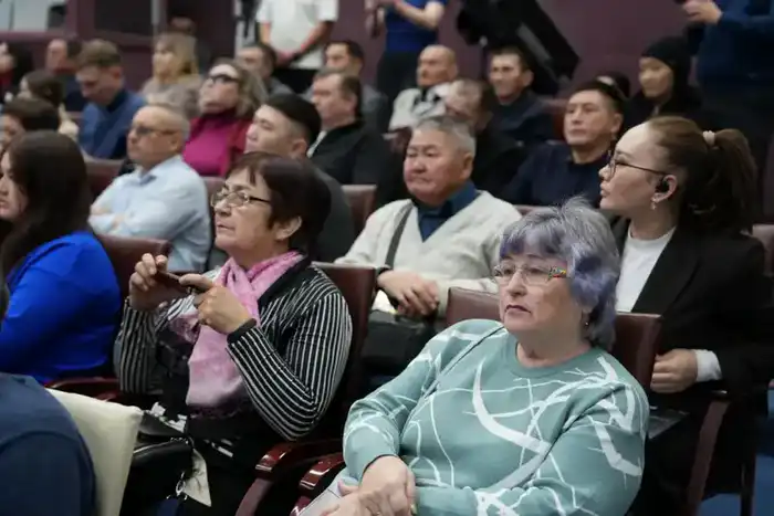 Открытый диалог: акимы ВКО и Усть-Каменогорска встретились с населением (4)