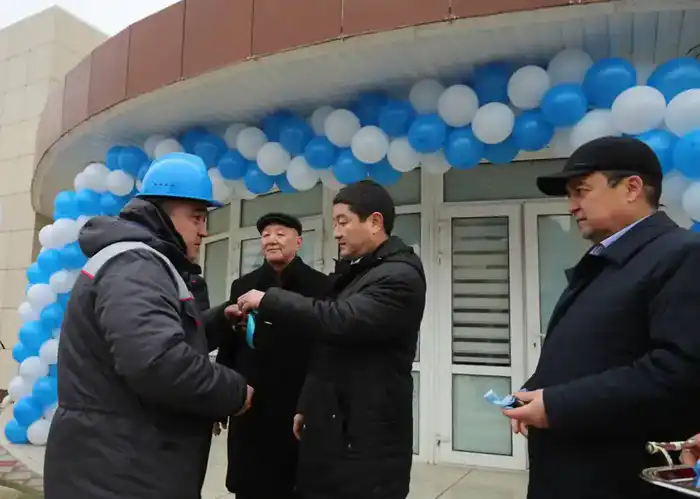 В Актау предприятию MAЭK вручили 20 автобусов (7)