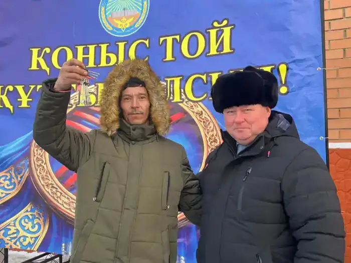 В Егиндыкольском районе состоялось торжественное вручение ключей от новых квартир для нуждающихся семей {city2}