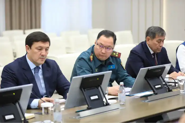 Праздничные караваны с участием персонажей шоу «Жыл 12 ай» пройдут по улицам Актобе 31 декабря (6)