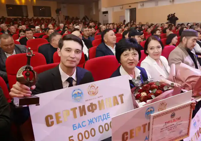 Учреждения культуры Жетісу получили ключи от автомобилей (10)