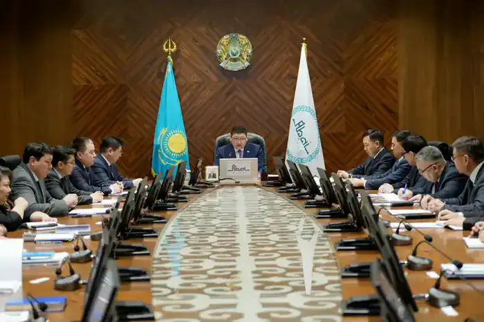 Обсуждение развития дорожной инфраструктуры в области Абай: международный подход к безопасности и качеству {city2}