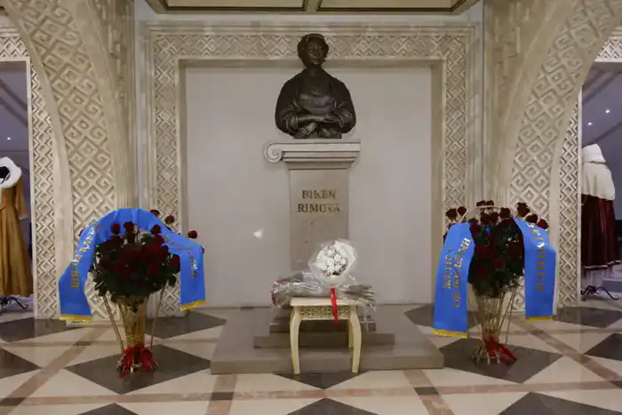 Аким области выразил уверенность в новом этапе развития драматического театра имени Бикен Римовой после получения академического статуса {city2}