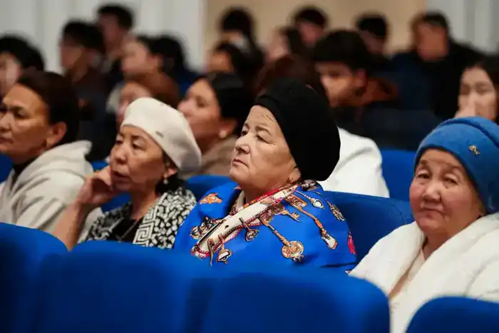 В Семее выступил Шымкентский городской театр эстрады и сатиры (5)