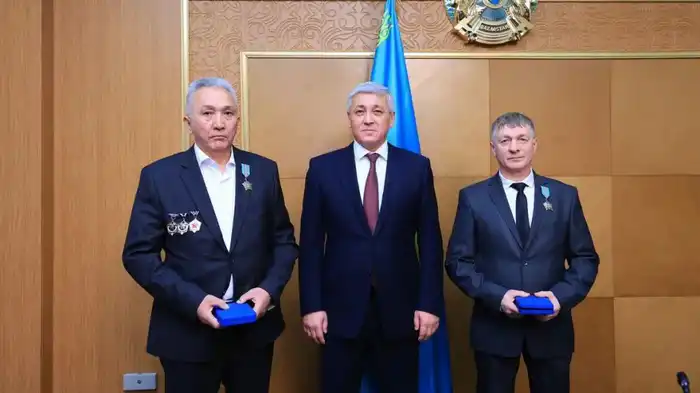 Награждение рабочих профессий в Карагандинской области: вклад в развитие региона отмечен государственными наградами {city2}