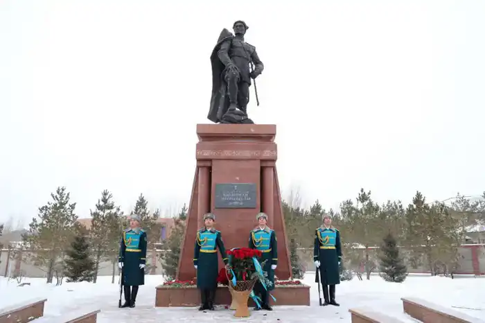 В Вооруженных силах почтили память Героя Советского Союза Бауыржана Момышулы (8)
