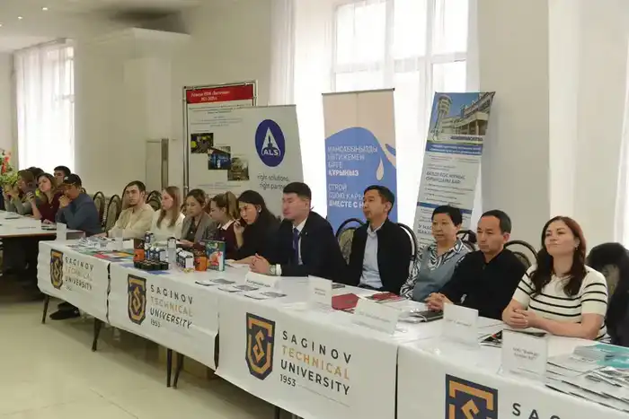 Крупные предприятия Карагандинской области представили вакансии студентам КарТУ (2)