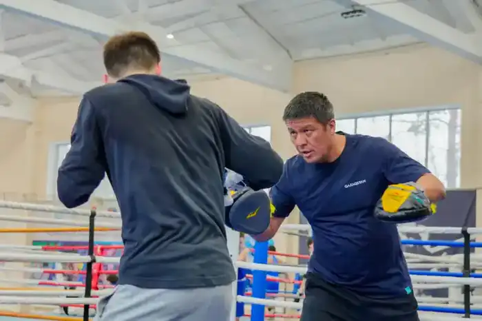 Звезда бокса Рой Джонс провел мастер-класс для молодежи в Астане (10)