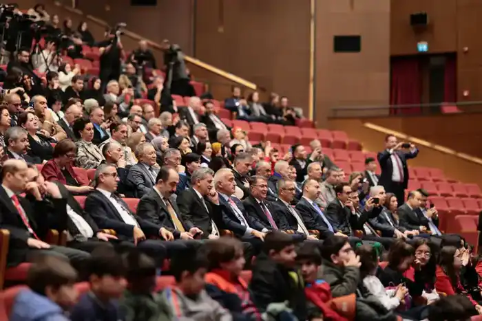 Научный симпозиум: имена, которые меняют культуру! {city2}