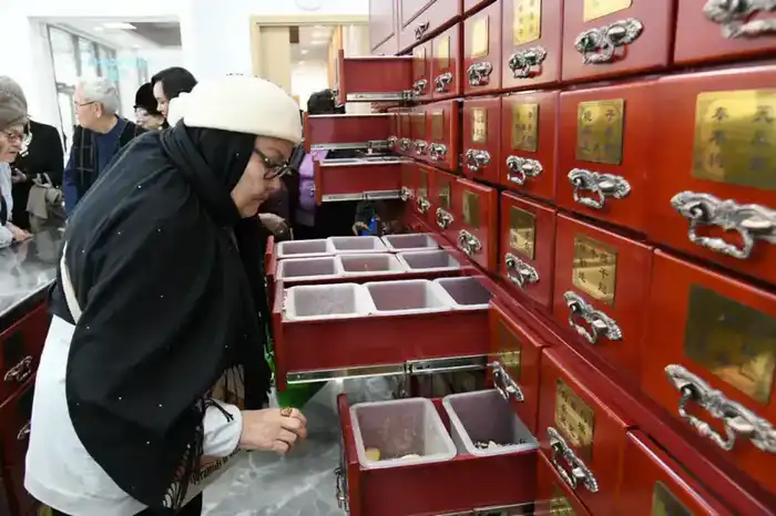 День открытых дверей для пожилых горожан провели в столичной клинике {city2}