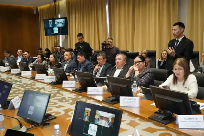 Обсуждение социально-экономических вопросов на XXXII сессии маслихата области Абай {city2}