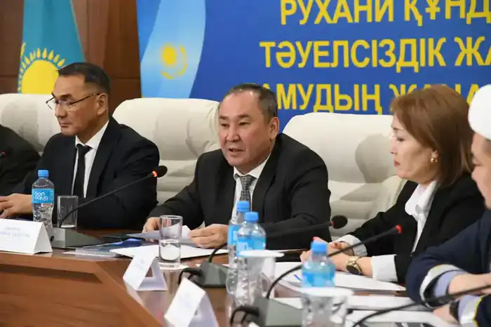 День Независимости: укрепление духовных ценностей и межконфессионального взаимодействия обсудили в Астане (5)