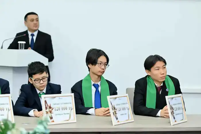 Аким области встретился с одаренными школьниками региона (9)