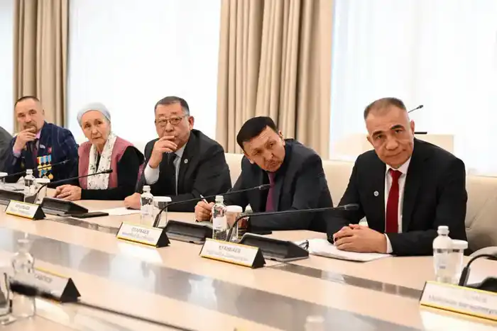 Встреча акима Алматы с участниками декабрьских событий 1986 года и план памятных мероприятий {city2}