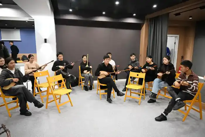 Аким Алматы анонсировал строительство новых школ и медицинских центров для молодежи {city2}