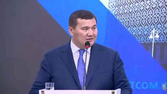 Аким Кызылординской области предупреждает о последствиях манипуляций с общественным мнением через фальшивые лайки и комментарии учителей {city2}